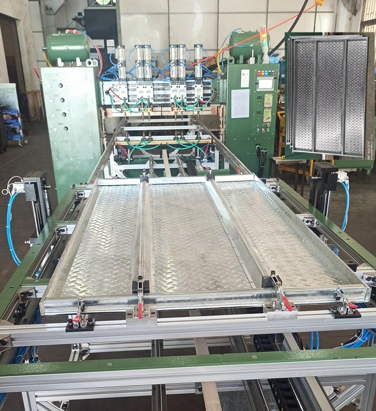 Automatic Gantry Spot and Row Welding Machine